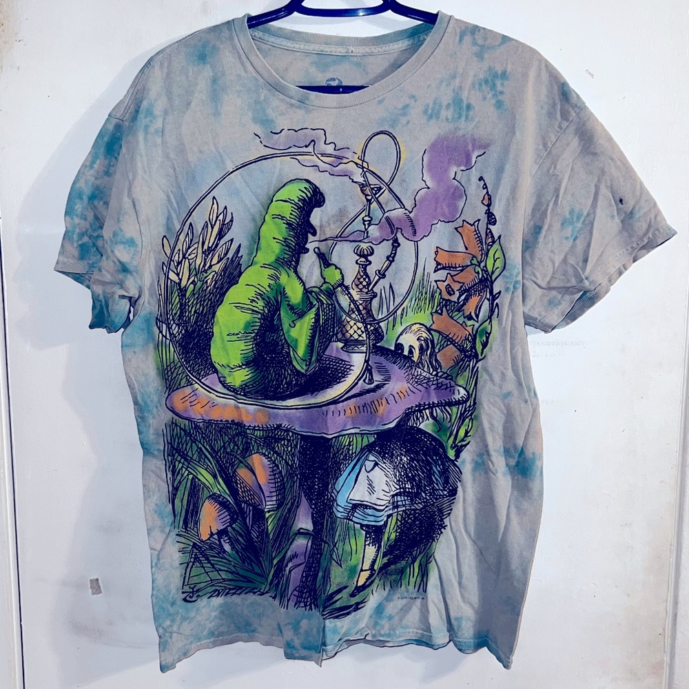 Liquid Blue Colorful Alice in Wonderland Graphic T-Shirt size L